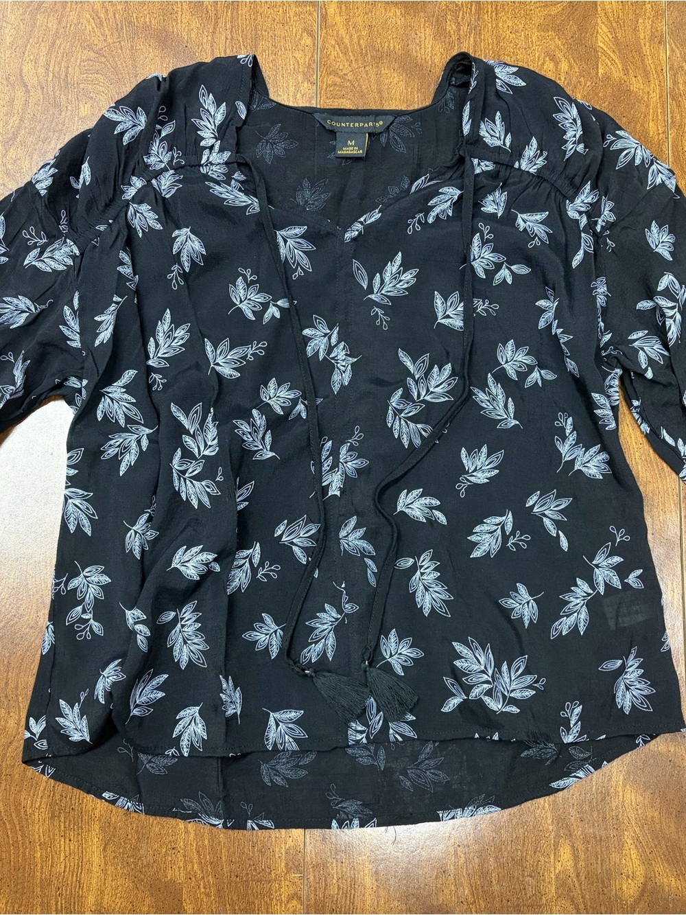 Counterparts Size M V-neck Long Sleeved Blouse Drawstring Neck